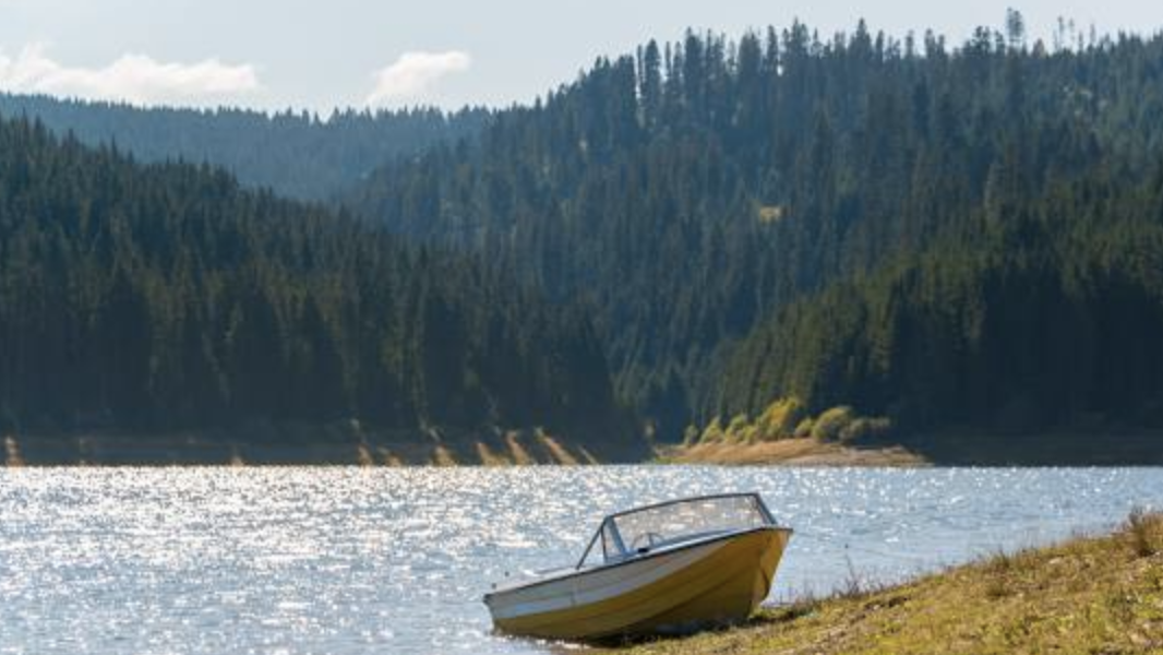 Plimbare cu barca pe lac